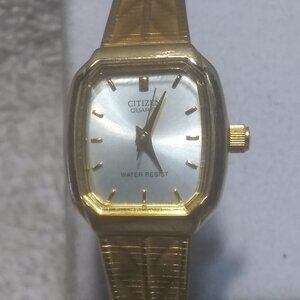 Citizen Quartz Dress Watch Women 5930-K13611 Gold Engraved Band New Bat Great !!